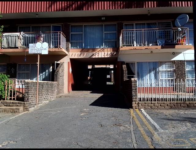 1 BEDROOM FLAT FOR SALE IN LUIPAARDSVLEI